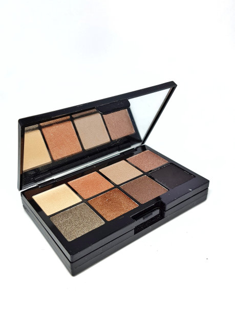 孤立的照片从眼影调色板上的白色背景。图片下载