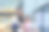 创业两个独立的亚洲女性企业家微笑着用电脑笔记本电脑与愉快的成功网上营销包装盒项目和中小企业送货理念图片下载