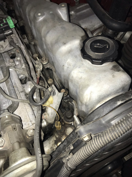 汽车发动机漏油图片下载