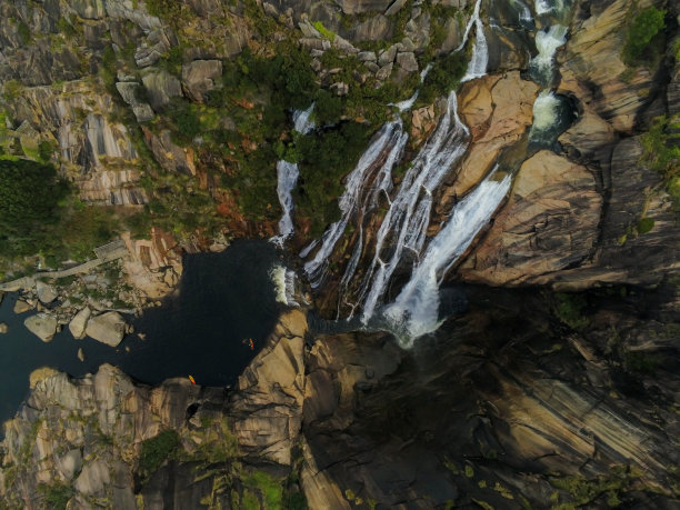 埃扎罗瀑布的鸟瞰图。加利西亚,西班牙。无人驾驶飞机的照片图片下载