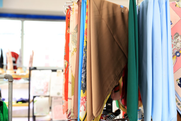 商场里卖的围巾图片下载