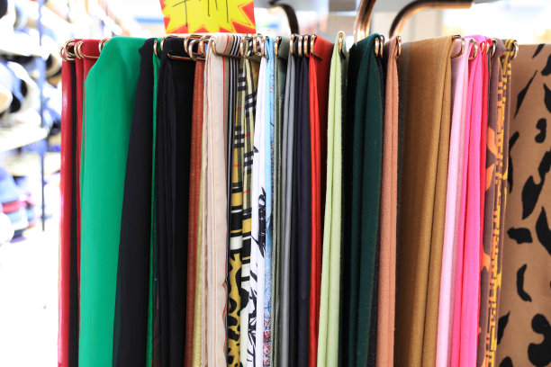 商场里卖的围巾图片下载