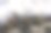近距离拍摄的卵石覆盖的海洋泡沫图片下载