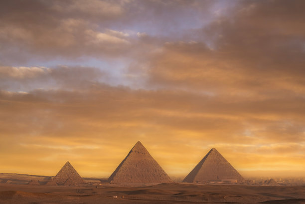 金字塔的日落，吉萨，埃及图片下载