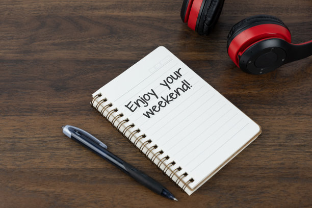 记事本与文字享受你的周末图片下载