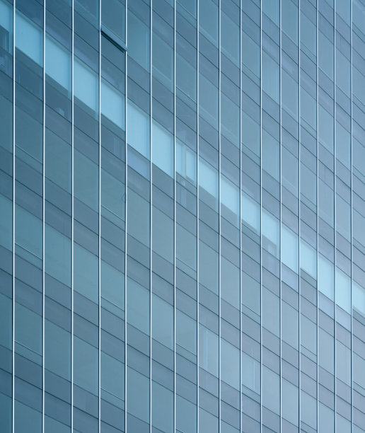 特写柔光图案玻璃幕墙外立面建筑建筑反射蓝天清洁环境背景。现代商务办公理念，智慧城市背景封面简约设计。图片下载
