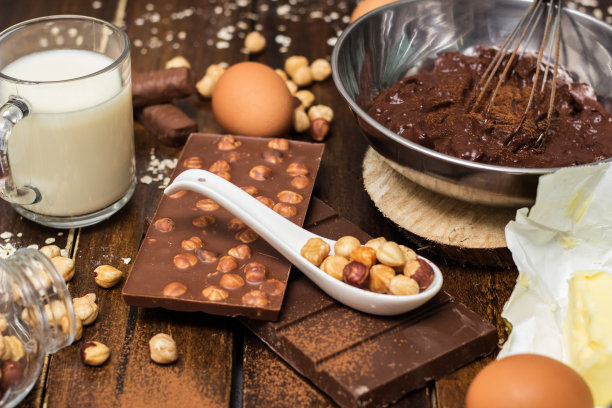 制作巧克力糕点的原料图片下载