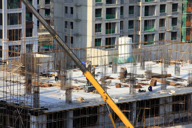 工人们在建筑工地工作图片下载