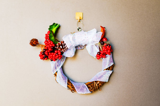 在冬天手工制作圣诞花环图片下载