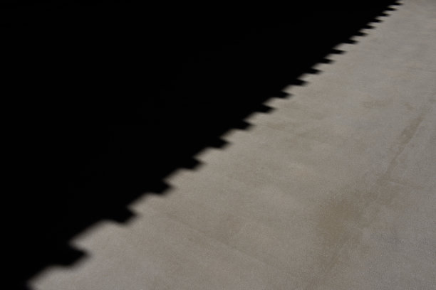 水泥地面上的阳光和阴影图片下载