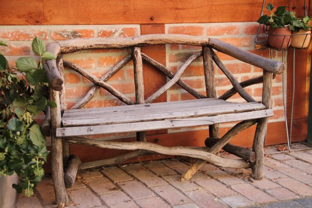 花园的长椅上图片下载