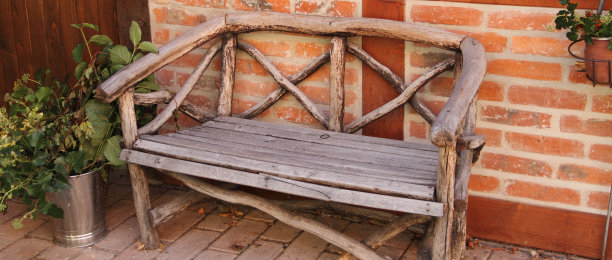 花园的长椅上图片下载