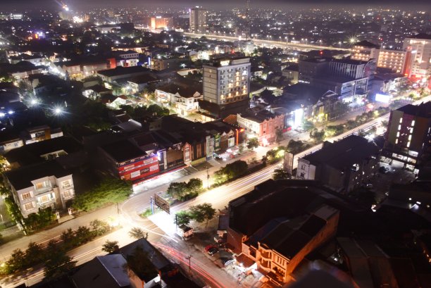 晚上的望加锡图片下载