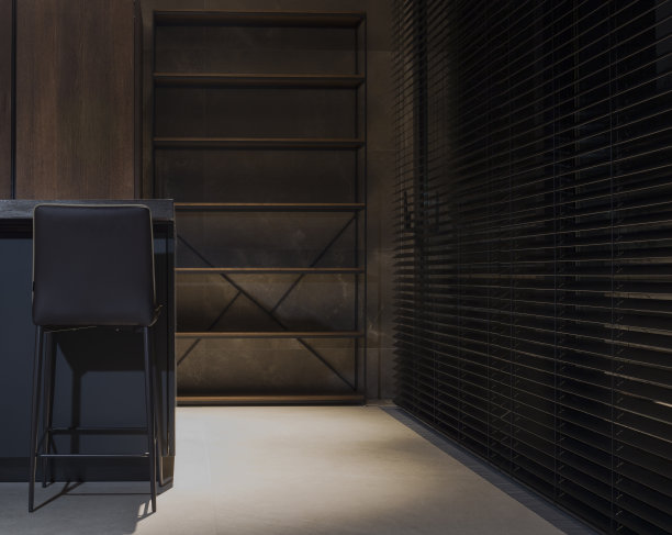 木材遮住了室内的深色图片下载