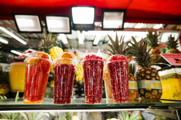 市场上的果汁摊位图片下载