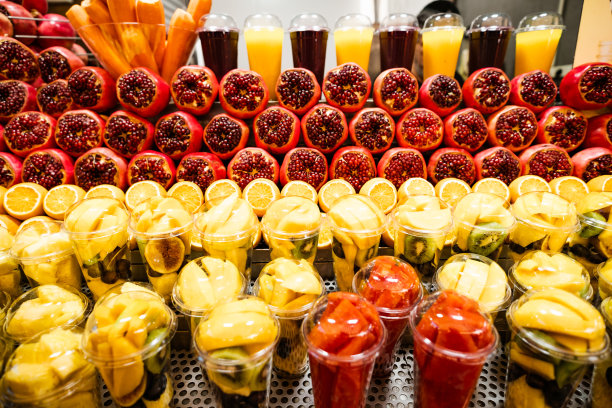 市场上的果汁摊位图片下载