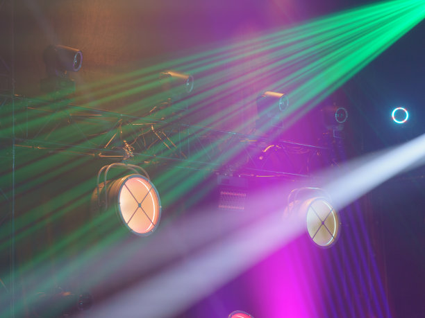 舞台上充满未来感的明亮灯光。图片下载