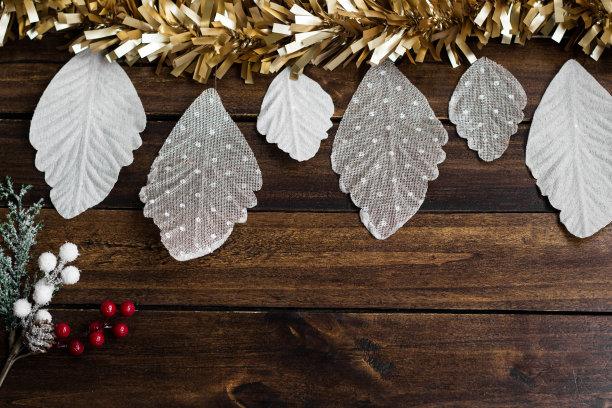 金箔上的金色圣诞装饰图片下载