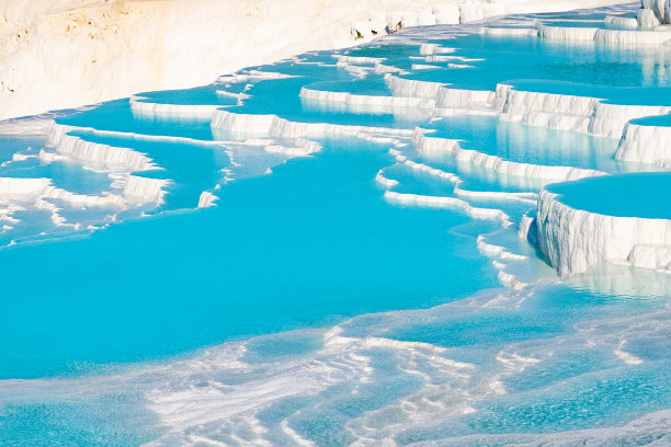 天然石灰华池和露台图片下载