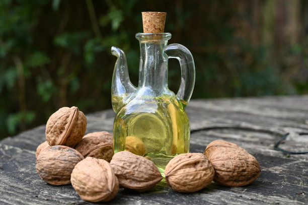 核桃油玻璃瓶图片下载