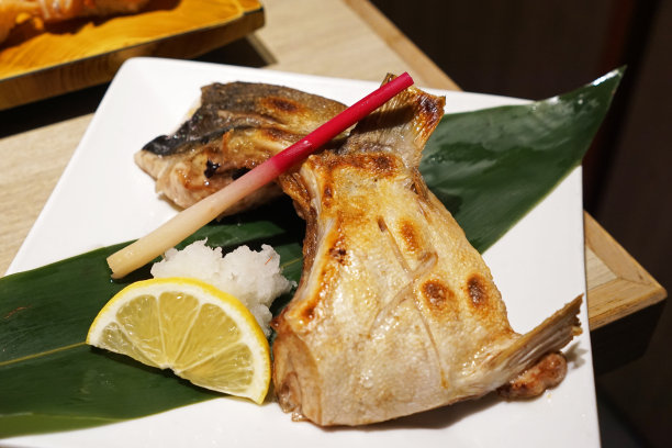 烤焖黄尾鱼领图片下载