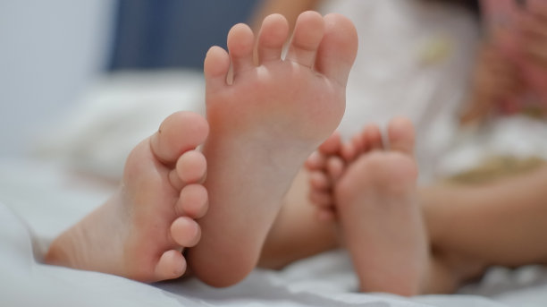 孩子的脚图片下载