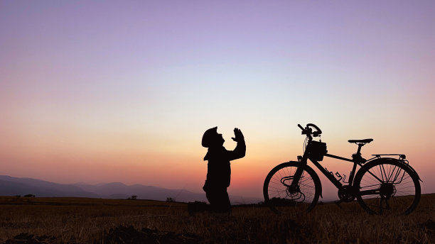 尊重自行车，重视长途骑行的交通工具图片下载