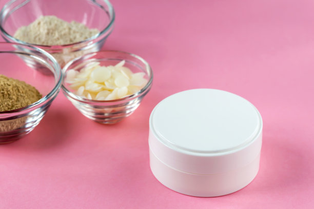 化妆圆罐和化妆用品图片下载