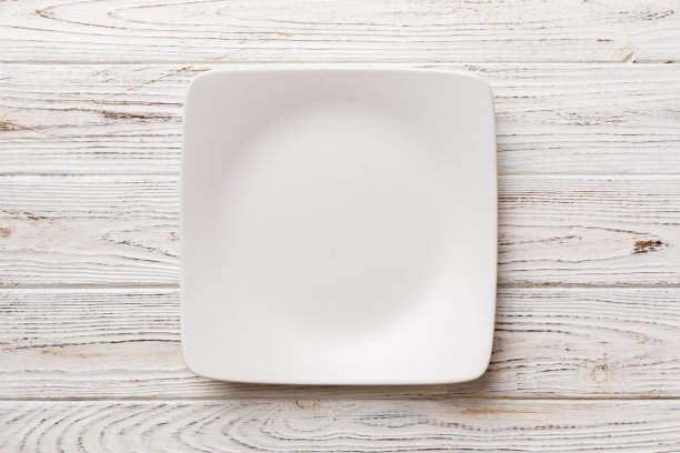 顶视图的空方板在木制背景。为你的设计留出空间图片下载