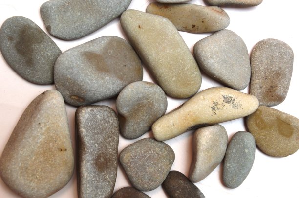 海上的石头图片下载