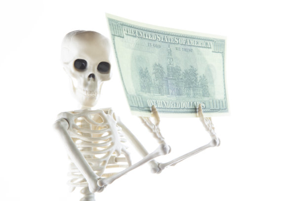 图像的骨架钱纸币的白色背景图片下载