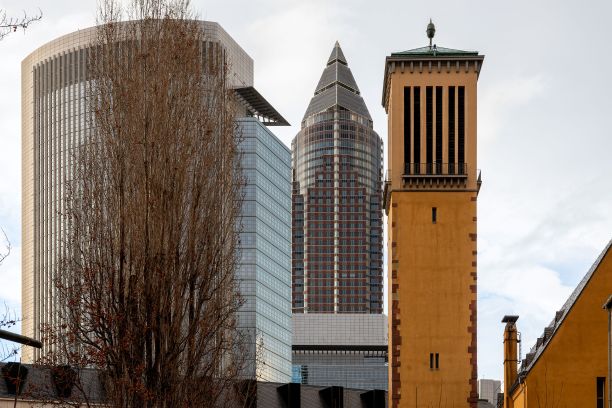 摩天大楼，教堂，冬天的教堂图片下载