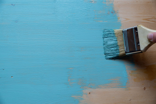 在木头上油漆图片下载