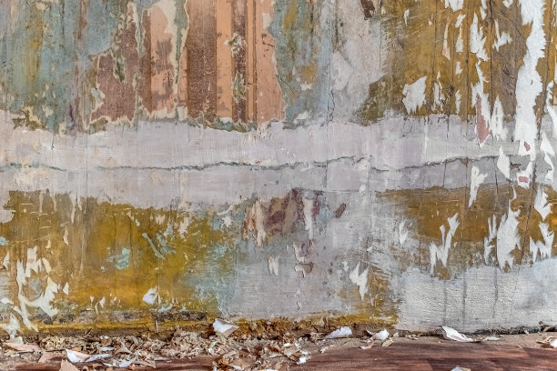 真实的模型，空墙和地板与碎片在一个被破坏的房间没有修复图片下载