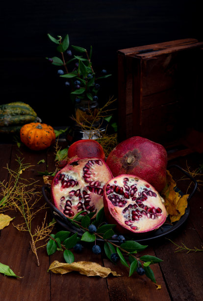 木篮子，石榴和各种道具图片下载