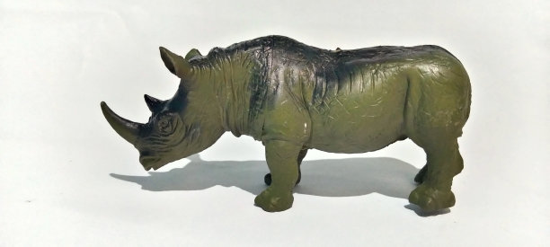 给孩子的犀牛玩具，白色的袋子图片下载