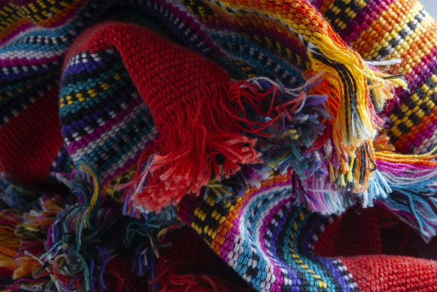 危地马拉玛雅印第安人手工纺织的细节，五颜六色的棉花，祖先的宇宙论。图片下载