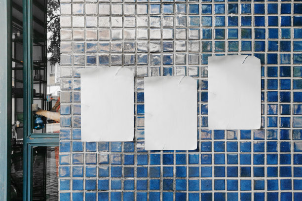 清洁最小海报模型上的方格瓷砖墙背景图片下载