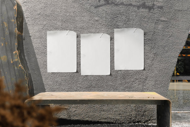 清理最小的海报模型墙上的人步行模糊和植物前景图片下载