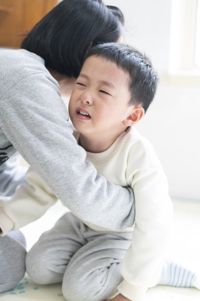 婴儿哭了图片下载