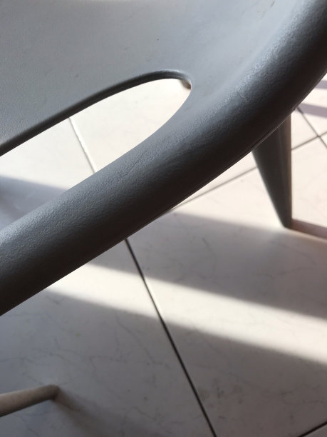 地板上的椅子图片下载