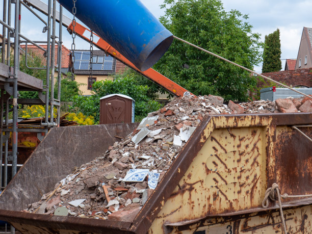集装箱带碎石和碎石溜槽图片下载