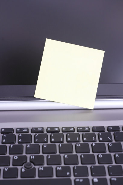 键盘上的一张空纸图片下载