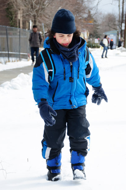 儿童学生冬天图片下载