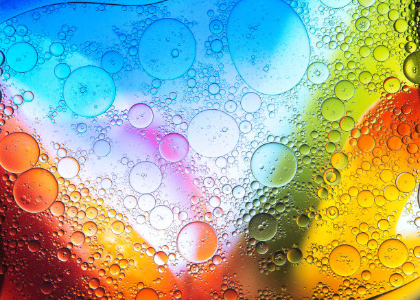 透明表面上的彩色背景图片下载