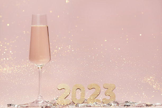 一杯香槟和年度数字图片下载