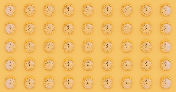 模拟闹钟的图案，在生动的黄色背景上显示早上八点。平面铺设，复制空间。三维渲染图片下载