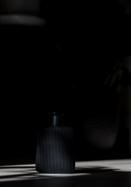 深色玻璃香水图片下载