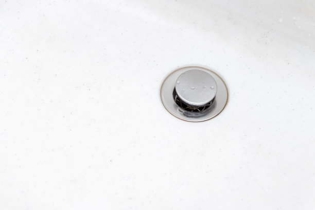 在白色水槽底部排水图片下载