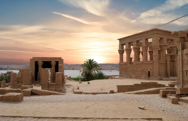 菲莱神庙的柱子和柱墩图片下载